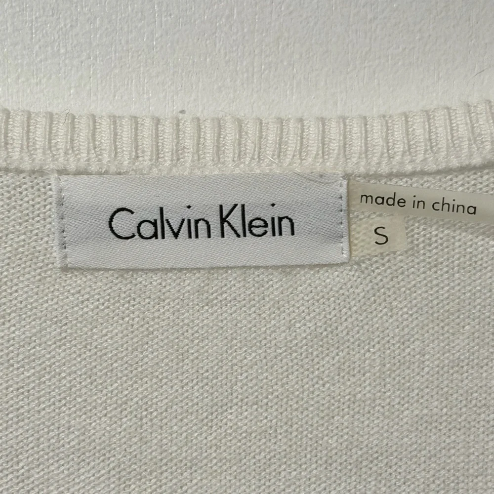 Calvin Klein Cream Cropped Cardigan Gold Logo Buttons Size Small - Picture 4 of 5